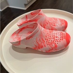 Calzuro clogs. New. Size 8.5-9.5